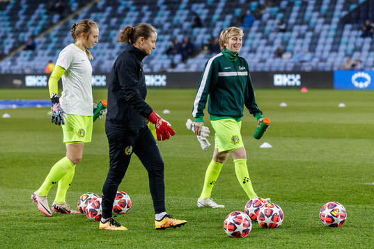 goalkeeper Anna Tamminen and goalkeeper Moa Edrud of