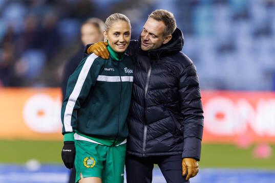 Alice Carlsson and head coach Martin Sjögren of Hammarby