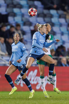 Alex Greenwood of Manchester City and Ellen Wangerheim of