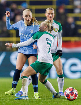 Laura Brown of Manchester City and Emilie Joramo of Hammarby