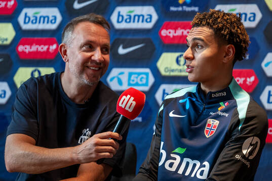 Bernt Hulsker, journalist of Dagbladet, talks to Antonio Nusa of the Norwegian national football team