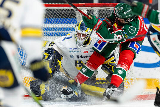 HV71s målvakt Lina Van Noort och Frölundas Alva Johnsson