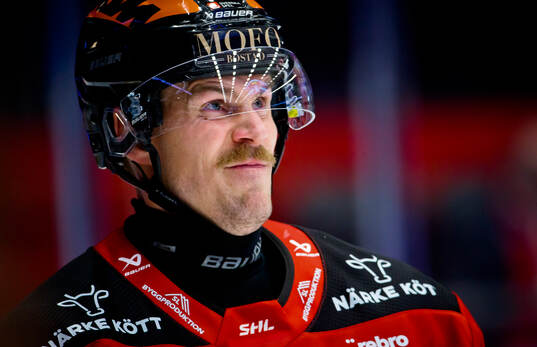 Örebros Emil Larsson med mustasch
