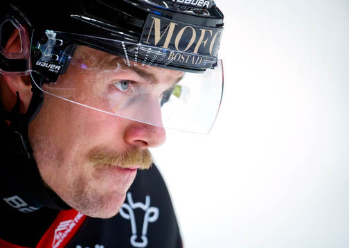 Örebros Emil Larsson med mustasch