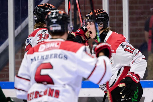 Örebros Noah Steen jublar