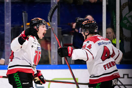 Örebros Emil Larsson och Melvin Fernström jublar