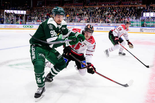 Färjestads David Tomasek och Örebros Emil Larsson