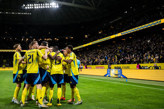 Players of Sweden celebrate 2-1 by Alexander Isak