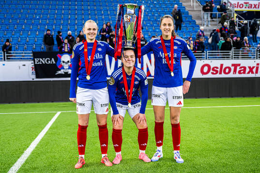 Karina Sævik, Olaug Tvedten and Emma Stølen Godø of Vålerenga celebrates with the trophy