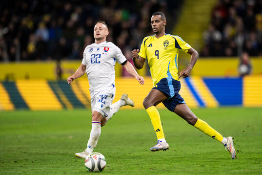 Stanislav Lobotka of Slovakia and Alexander Isak of Sweden