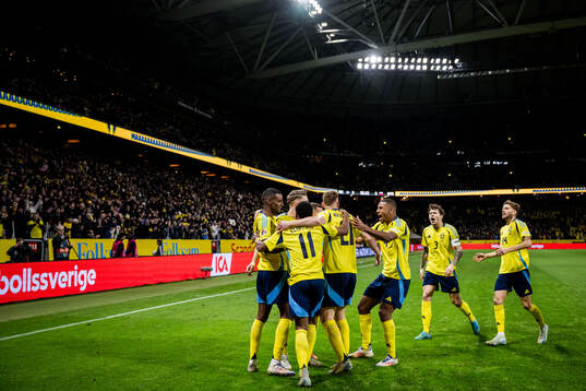 Viktor Gyökeres, Isak Hien, Victor Nilsson Lindelöf, Anton Salétros, Daniel Svensson, and Alexander Isak of Sweden celebrate 1-0