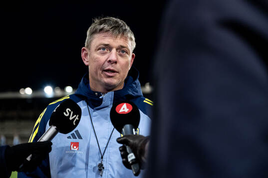 Head coach Jon Dahl Tomasson of the Swedish men's football national team at a training session