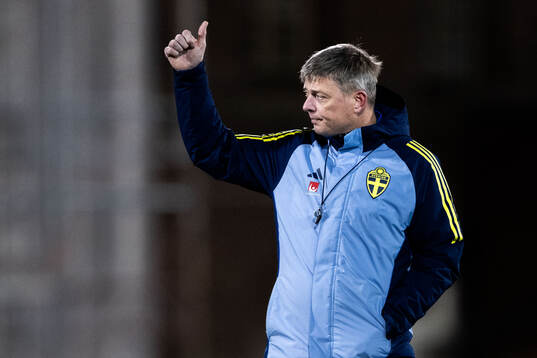 Head coach Jon Dahl Tomasson of the Swedish men's football national team at a training session