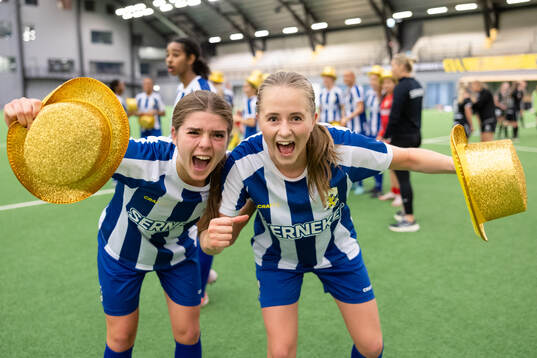 IFK Göteborgs Lilly Hamstein och Filippa Lindstedt jublar