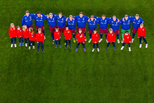 Players of Norway line up