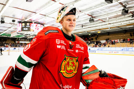 Moras målvakt Topias Leinonen jublar