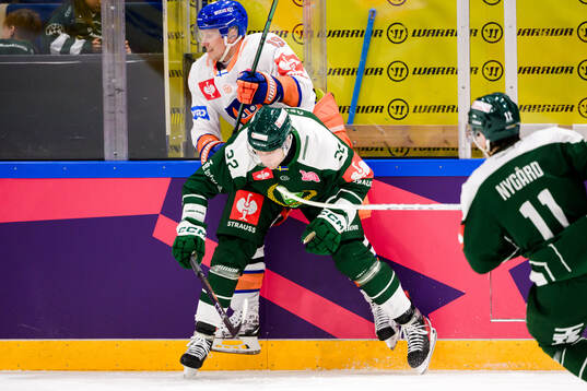 Veli-Matti Savinainen of Tappara Tampere and Per Åslund of