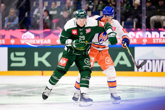 Oscar Steen of Färjestad and Ruben Rafkin of Tappara