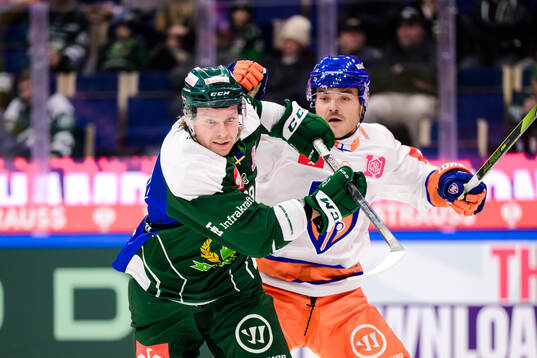 Oscar Steen of Färjestad and Ruben Rafkin of Tappara