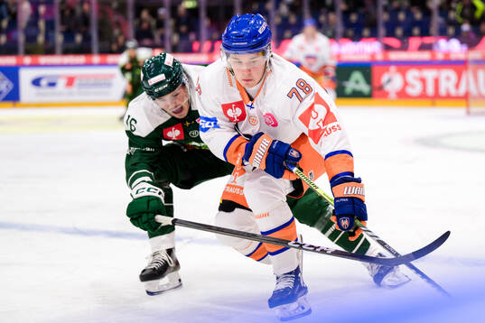 Alexander Ljungkrantz of Färjestad  and Benjamin