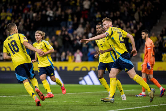 Dejan Kulusevski of Sweden celebrates with Yasin Ayari after 1-0