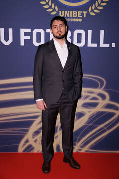 Gäster anländer på röda mattan