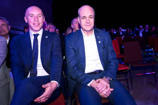 Simon Åström, ordförande SEF, och Fredrik Reinfeldt,