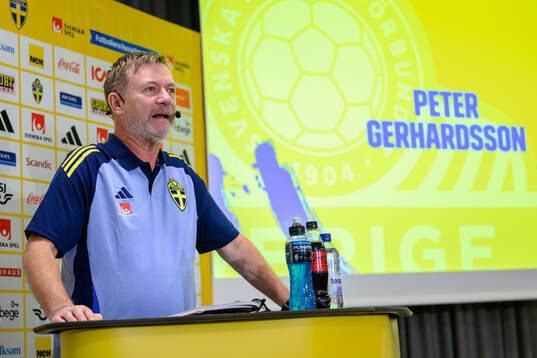 Bla gjennom flere bilder av Football, Women, Sweden, Press conference