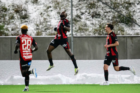 Östersunds Chrisnovic Isemoli N'sa jublar efter 0-1