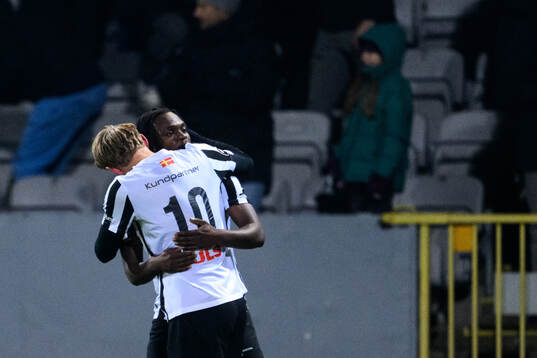 Landskronas Adam Egnell och Kofi Asare jublar efter 2-1