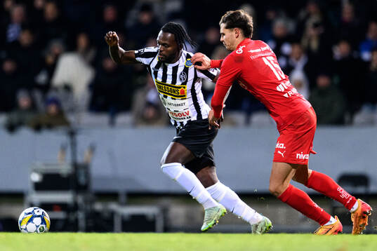 Landskronas Kofi Asare och Värnamos Michael Steinwender