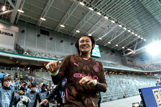 Goalkeeper Ayaka Yamashita of Manchester City celebrates