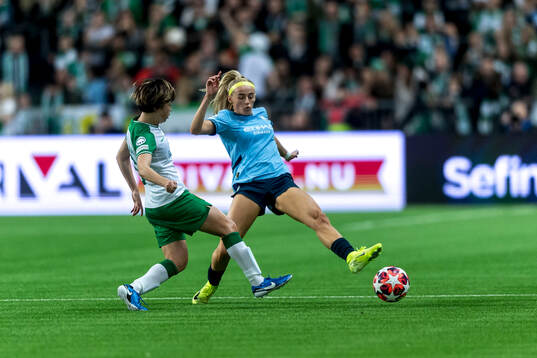 Asato Miyagawa of Hammarby and Chloe Kelly of Manchester
