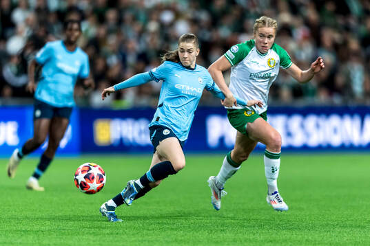 Jessica Park of Manchester City and Julie Blakstad of