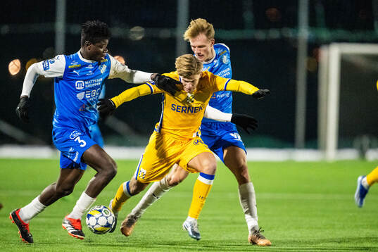 Oddevolds Pontus Johansson och Gabriel Sandberg mot IFK Göteborgs Felix Eriksson