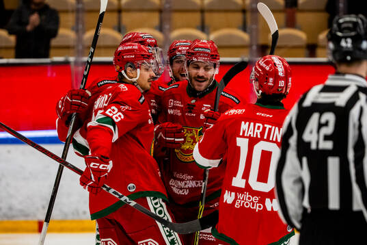 Moras Johan Persson jublar med lagkamrater