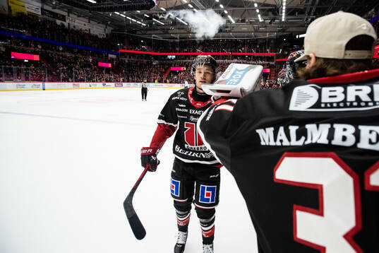 Örebros Filip Berglund jublar