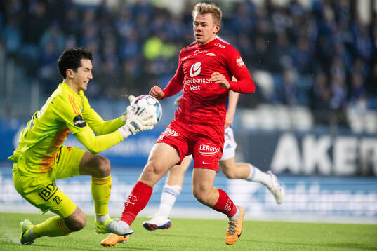 Albert Posiadala of Molde and Aune Selland Heggebø of Brann