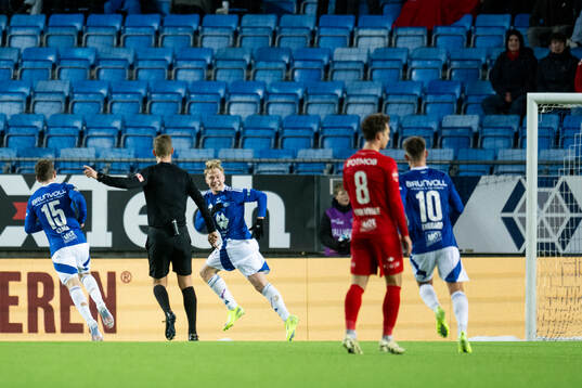 Molde celebrates the 1-0 goal