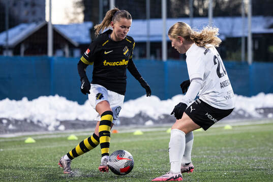 AIKs Adelisa Grabus och Umeås Stina Andersson 