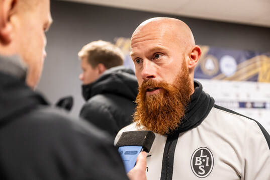 Landskronas tränare Max Mölder intervjuas