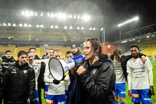 Värnamos Simon Thern jublar