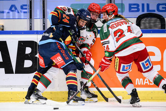 Djurgårdens Linnea Adelbertson och Modos Elsa Åberg