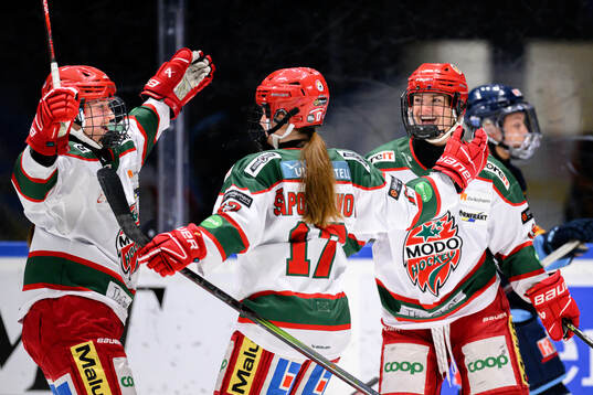 Modos Emma Seitz och Lauren Bellefontaine jublar