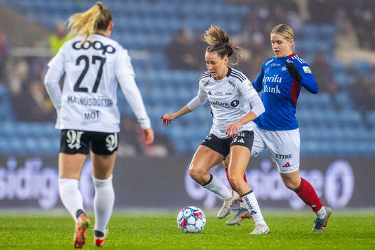 Ine Strømstad Berre of Rosenborg and Elise Hove Thorsnes