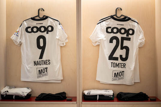 The kits of Emilie Nautnes and Andrine Tomter of Rosenborg