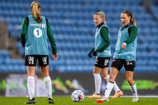 Ine Strømstad Berre of Rosenborg warms up
