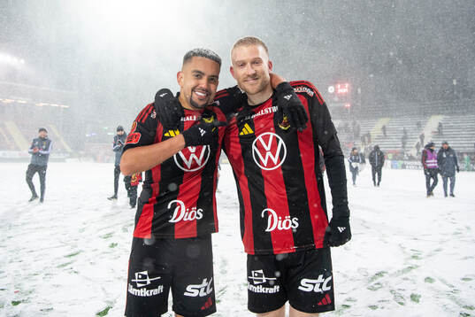 Östersunds Erick Brendon och Simon Kroon jublar