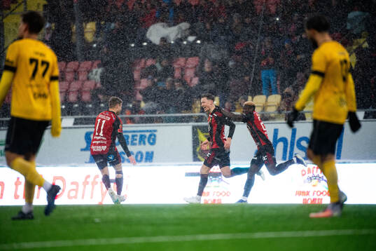 Östersunds Jamie Ryan Hopcutt jublar efter 2-1