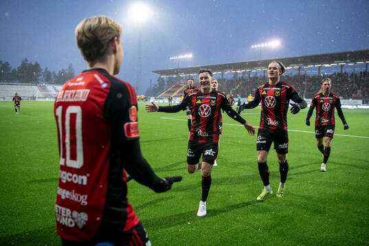 Östersunds Jamie Hopcutt och Sebastian Karlsson Grach